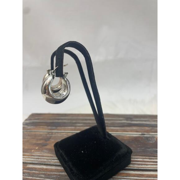 Women's Small Chunky Silver Tone Hoop Earrings GUC Classic - Picture 5 of 5